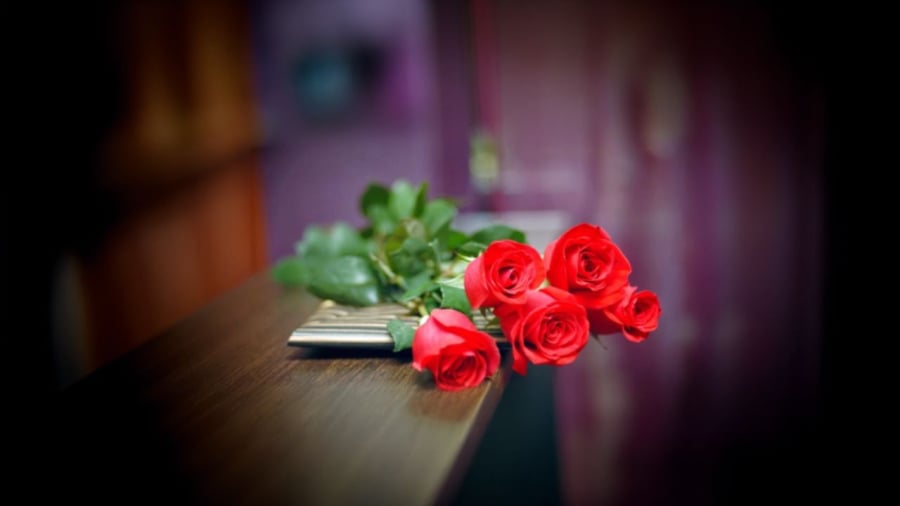 Hãy chú ý khi thắp hương hoa hồng