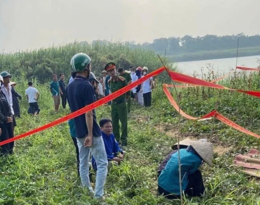Trước đó, theo thông tin từ Công an tỉnh Phú Thọ, vào chiều 18/5, một nhóm 10 học sinh cùng trú tại xã Sông Lô rủ nhau ra khu vực bãi bồi ven sông Lô, thuộc thôn Yên Phú để tắm. 