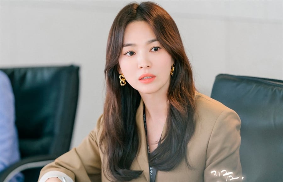 Một trong những bí quyết được Song Hye Kyo duy trì suốt nhiều năm chính là chăm sóc môi kỹ lưỡng.