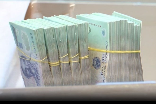 Chính phủ cũng nêu rõ, việc điều chỉnh lương cơ sở trong các giai đoạn tiếp theo sẽ được trình Quốc hội xem xét, quyết định, căn cứ vào khả năng cân đối ngân sách, chỉ số giá tiêu dùng và tốc độ tăng trưởng kinh tế.    