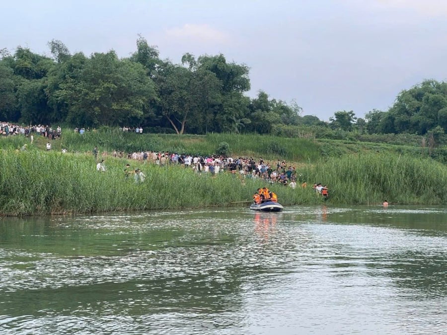 Các nạn nhân gồm N.T.L. (SN 2013, trú thôn Yên Kiều), B.X.N., N.M.Q., N.C.T. và N.V.T. (cùng SN 2012, trú thôn Yên Phú).    