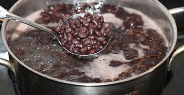 Ngâm và nấu đậu đen cho phù hợp
