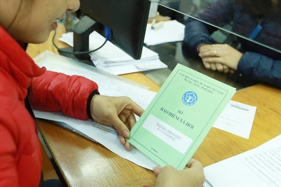 Theo quy định, lương hưu hằng tháng được tính bằng tỷ lệ hưởng lương hưu nhân với mức bình quân thu nhập tháng làm căn cứ đóng BHXH.    