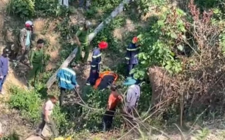 Ngày 23/5, Phòng Cảnh sát Giao thông Công an tỉnh Đắk Lắk cho biết trên địa bàn vừa xảy ra vụ tai nạn khi một nhóm học sinh đạp xe đi “phượt” qua đèo Buôn Krông khiến hai em bị thương phải nhập viện.    