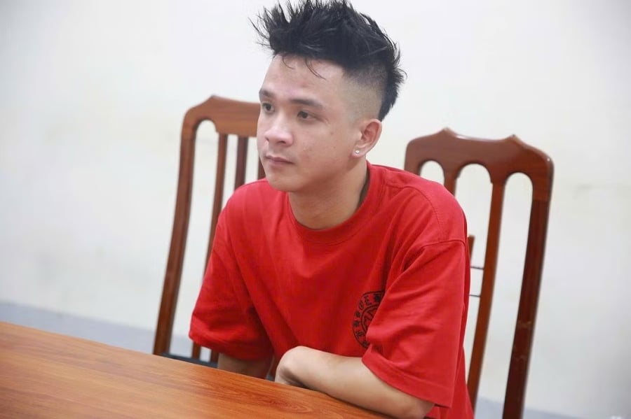 Theo thông tin ban đầu, tối 24/5, anh Vương Anh Tú (SN 1996, trú tại phường Thành Vinh) tổ chức sinh nhật tại một nhà hàng trên đường Lê Mao và mời khoảng 20 người bạn đến tham dự, trong đó có Nguyễn Công Đức Thắng (SN 2001, trú tại phường Trường Vinh).    