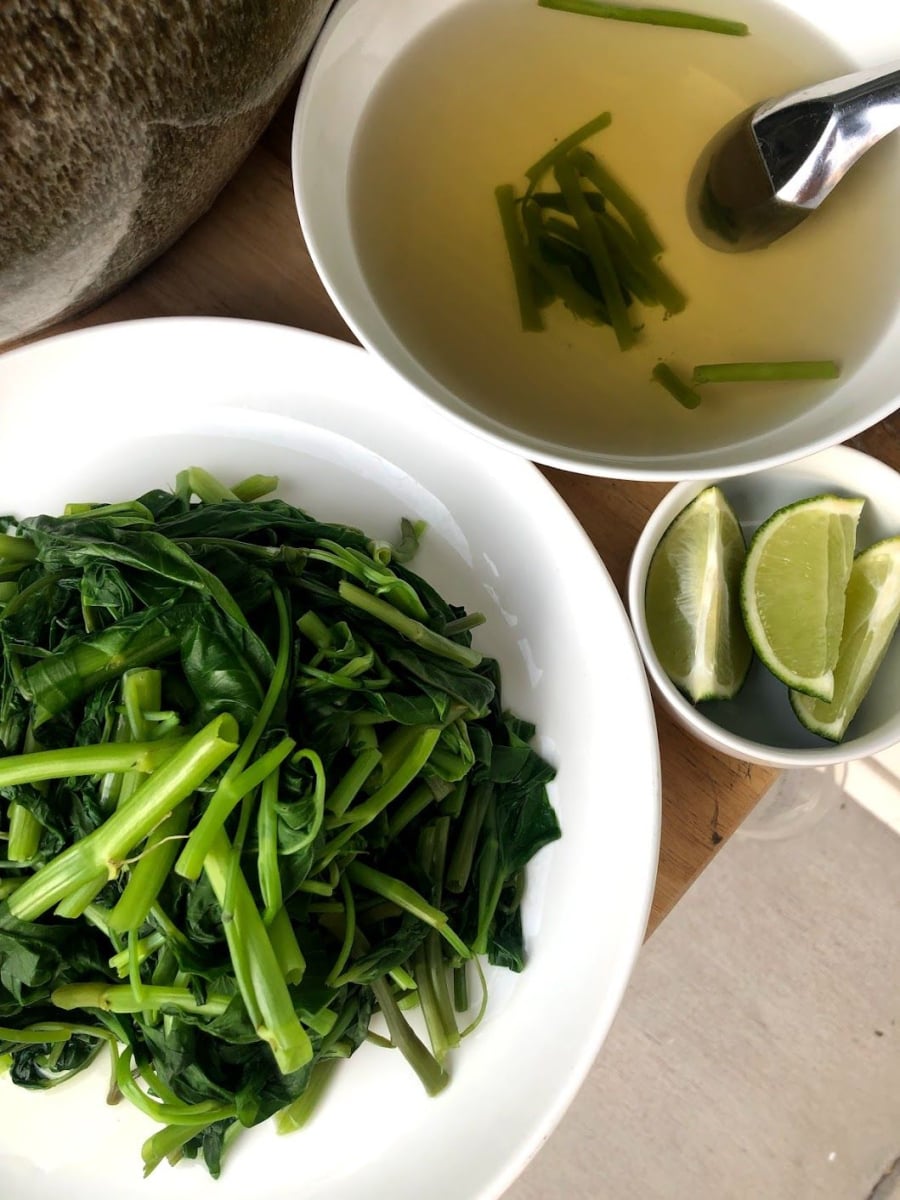 Nước rau muống luộc vắt chanh hoặc dầm sấu là Shbet0099 cá cược trực tuyến phổ biến ở nhiều nơi