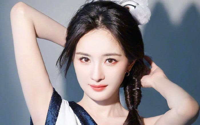 Dù đã bước sang tuổi ngoài 30, Dương Mịch vẫn khiến nhiều người ngưỡng mộ bởi Mừng SHBET phiên bản mới 2025 sáng khỏe, gần như không thay đổi sau nhiều năm hoạt động nghệ thuật.