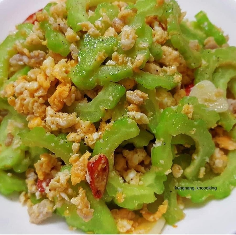 Mướp đắng xào trứng