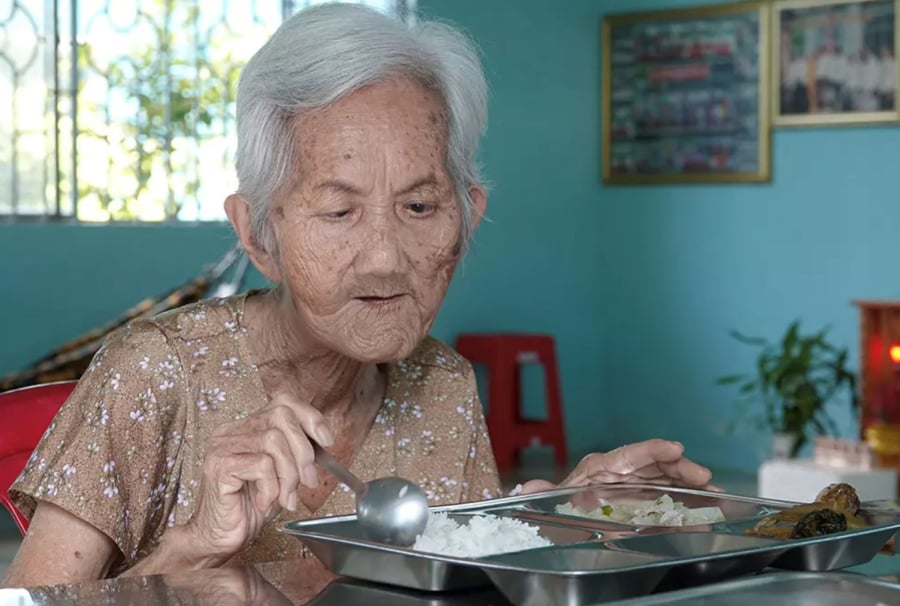 ty-le-nguoi-gia-song-mot-minh-gia-tang