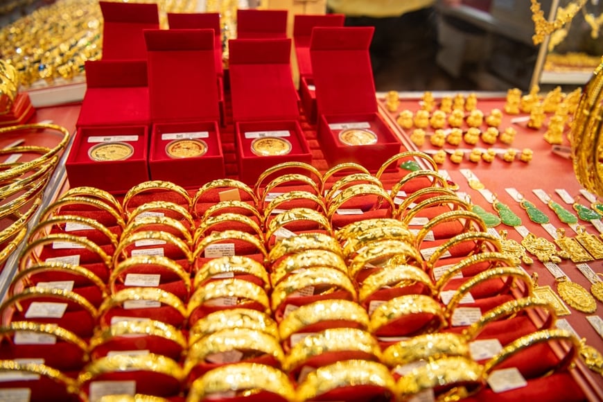 Trước đó, trong phiên ngày 5/6, giá vàng cũng đã có xu hướng hạ nhiệt khi SJC và Doji giảm từ 2,8 - 3,8 triệu đồng/lượng. 