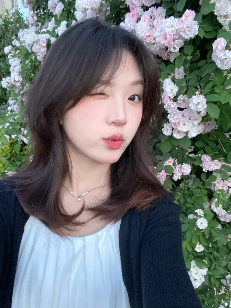 Phần tóc ôm nhẹ hai bên khuôn mặt giúp tổng thể trở nên thanh thoát hơn, đồng thời phù hợp với nhiều Link Vào SHBET88 Mới Nhất khác nhau từ tóc thẳng đến tóc xoăn tự nhiên. 