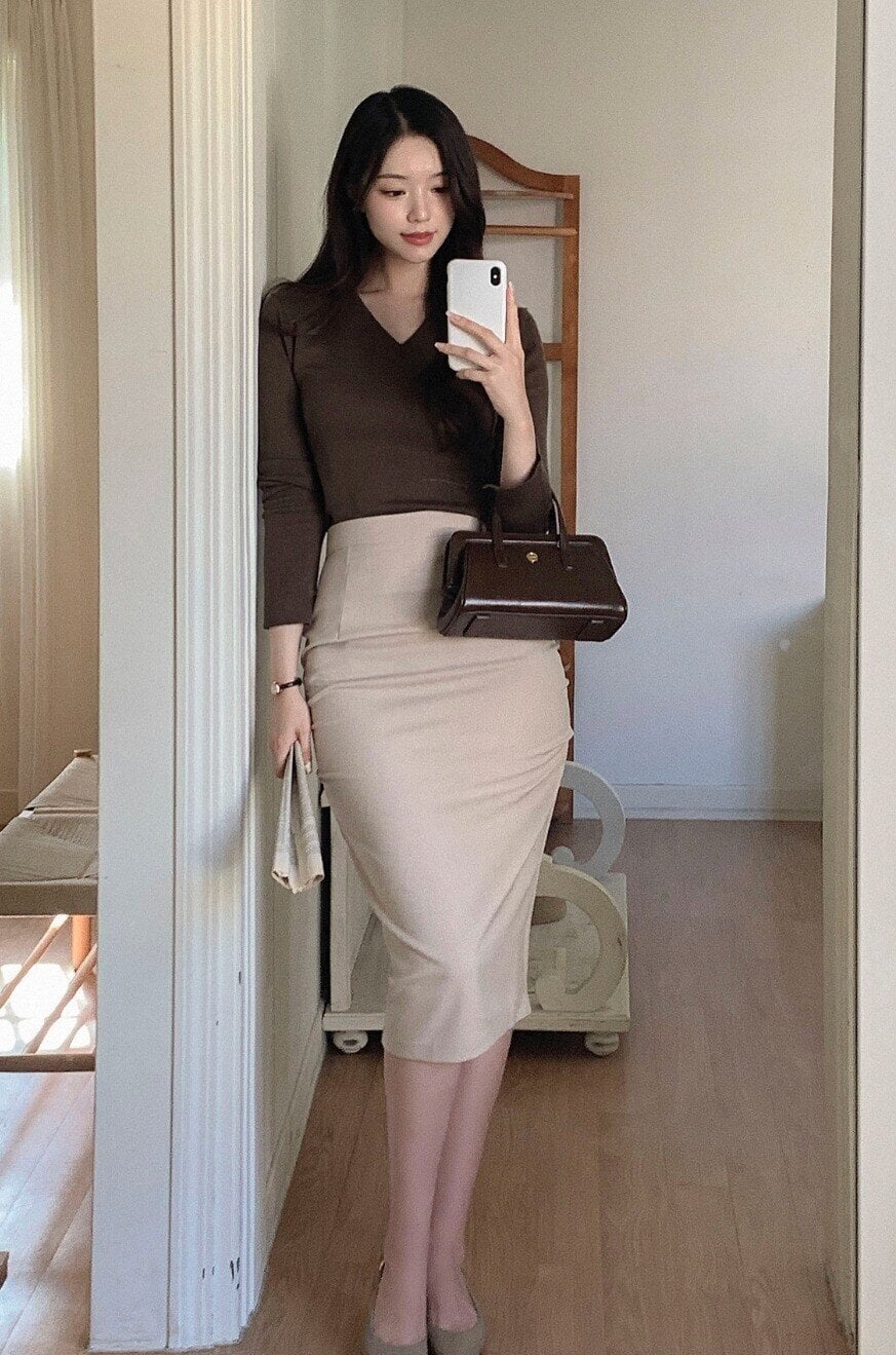 Thiết kế này mang đến vẻ ngoài mềm mại nhưng vẫn đủ chỉn chu để phù hợp với môi trường làm việc.