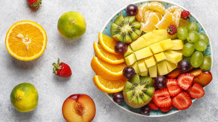 Các loại trái cây như cam, quýt, chanh, bưởi hay kiwi là nguồn cung cấp vitamin C dồi dào.