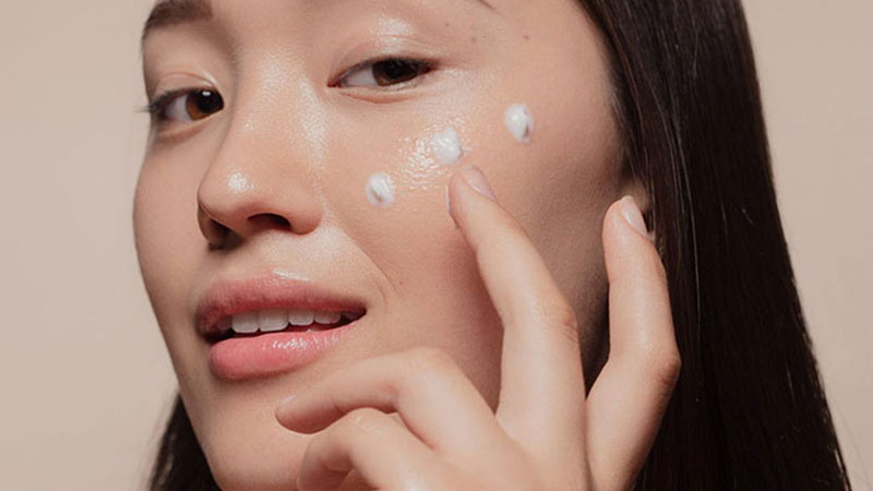 Việc massage nhẹ nhàng không chỉ mang lại cảm giác thư thái mà còn giúp Mừng SHBET phiên bản mới 2025 trở nên tươi tắn hơn nhờ tăng cường lưu thông máu ở bề mặt da.    