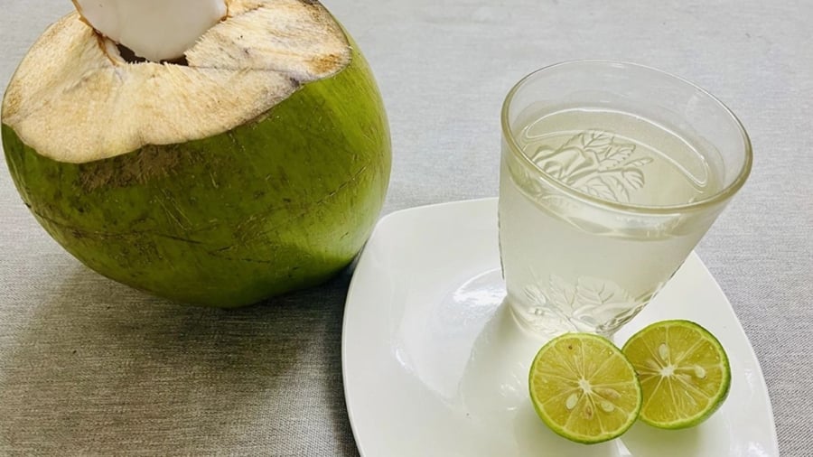 Sự kết hợp của nước dừa và chanh có thể mang lại lợi ích cho sức khỏe, đặc biệt là đối với gan.