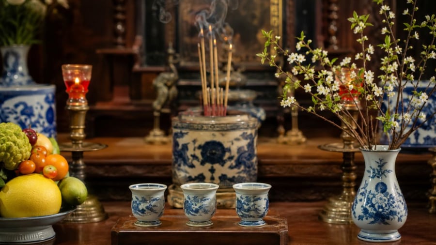 Chú ý thay nước, dùng nước thắp hương