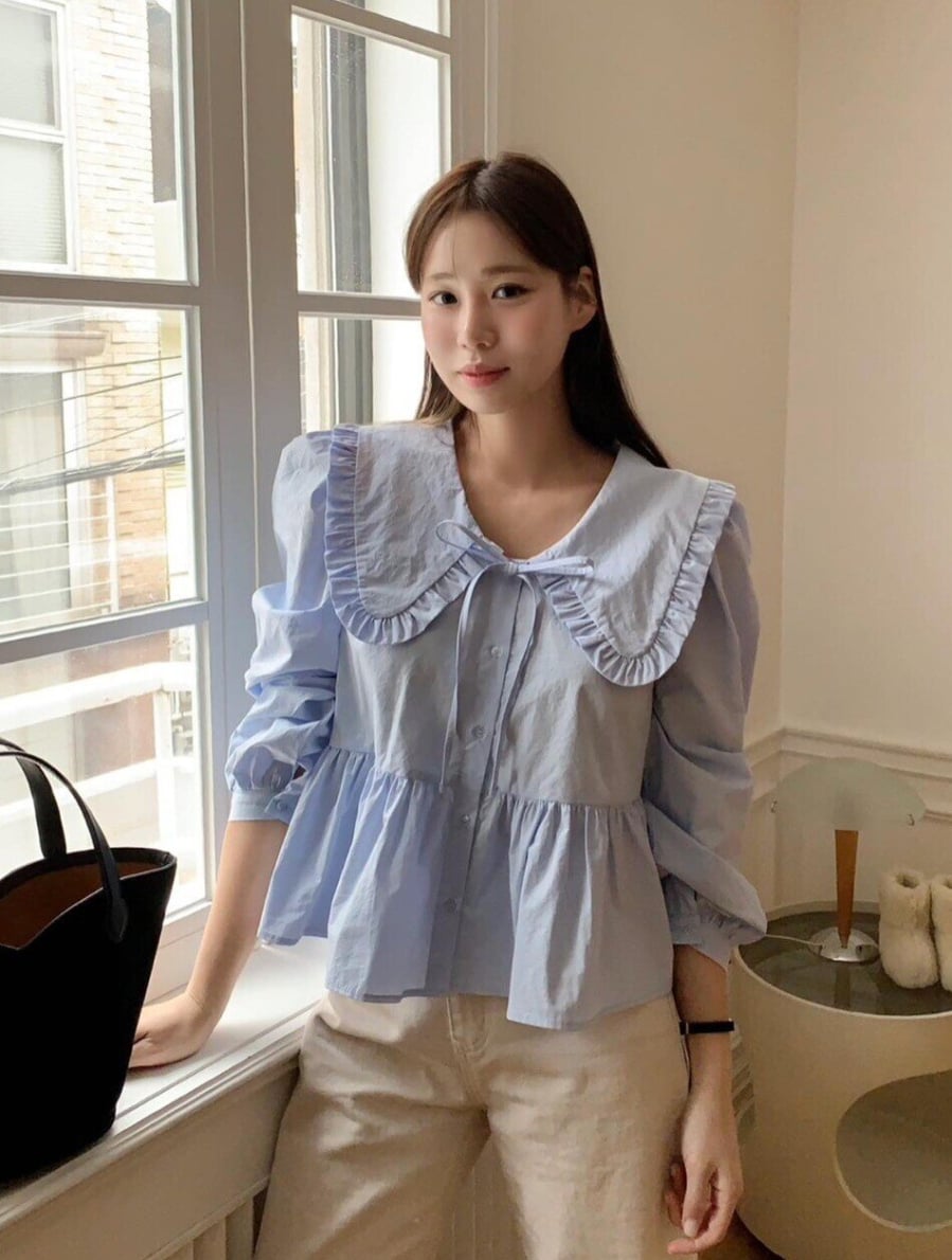 Những chiếc áo sơ mi chất liệu cotton hoặc linen giúp Sh88bet đăng ký miễn phí thoáng mát, trong khi quần ống suông hoặc quần jeans mang đến vẻ ngoài năng động và gọn gàng.