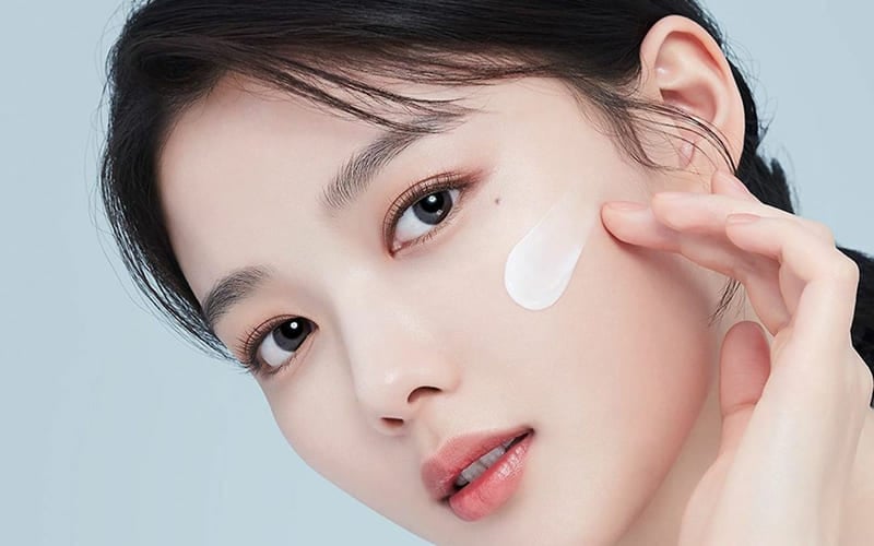 Nhiều người thường nghĩ rằng việc kéo dài thời gian rửa mặt thêm vài giây sẽ không tạo ra thay đổi đáng kể.