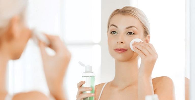 Dù sử dụng những sản phẩm dưỡng da đắt tiền đến đâu, hiệu quả cũng sẽ bị ảnh hưởng nếu Mừng SHBET phiên bản mới 2025 chưa được làm sạch đúng cách.