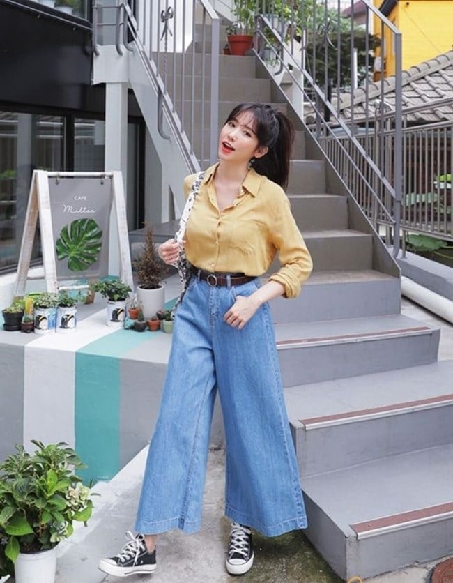  Bên cạnh đó, denim mỏng hoặc các loại vải có trọng lượng nhẹ cũng là lựa chọn phù hợp để vừa giữ được phom dáng vừa đảm bảo sự thoáng mát.