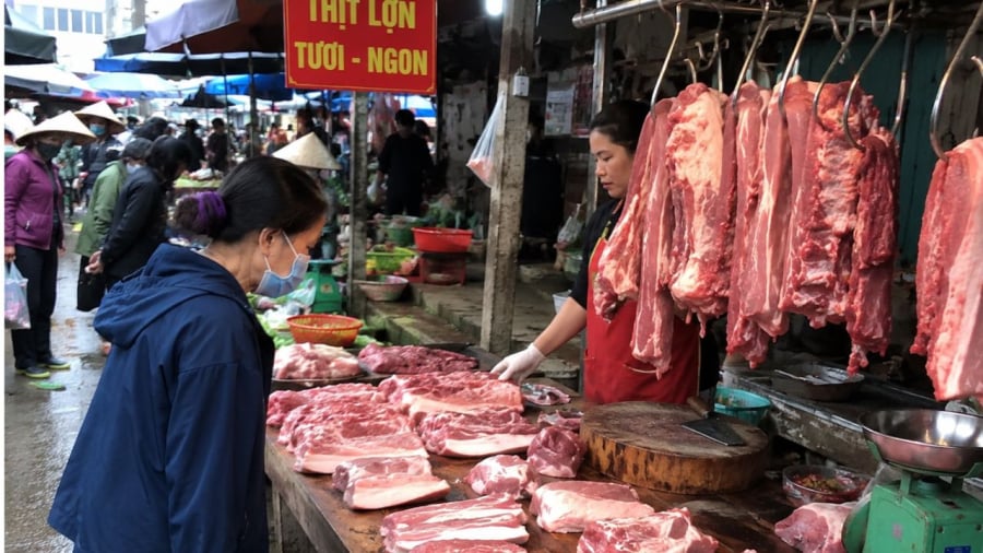 Chú ý tránh mua thịt lợn ế