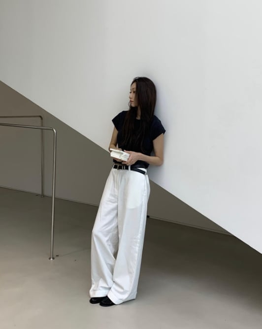 Chỉ cần sơ vin và bổ sung thêm một chiếc thắt lưng mảnh là bộ Shbet999 com đăng nhập đã trở nên chỉn chu hơn đáng kể.
