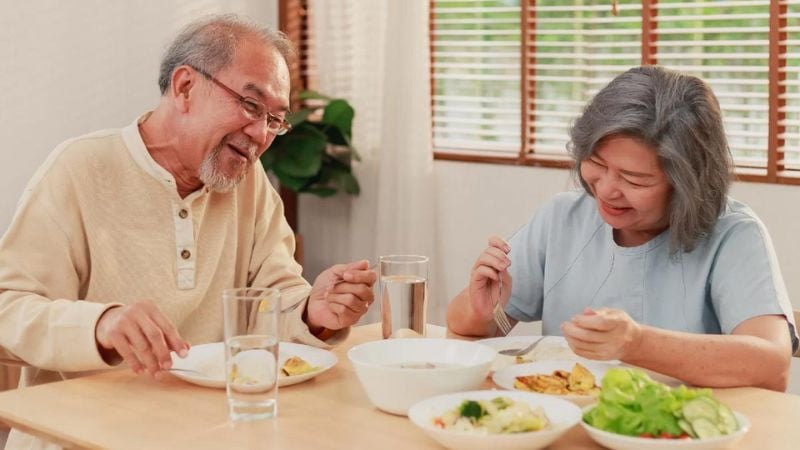 protein-la-duong-chat-quan-trong-giup-han-che-tinh-trang-mat-co-khi-tuoi-tac-tang-len