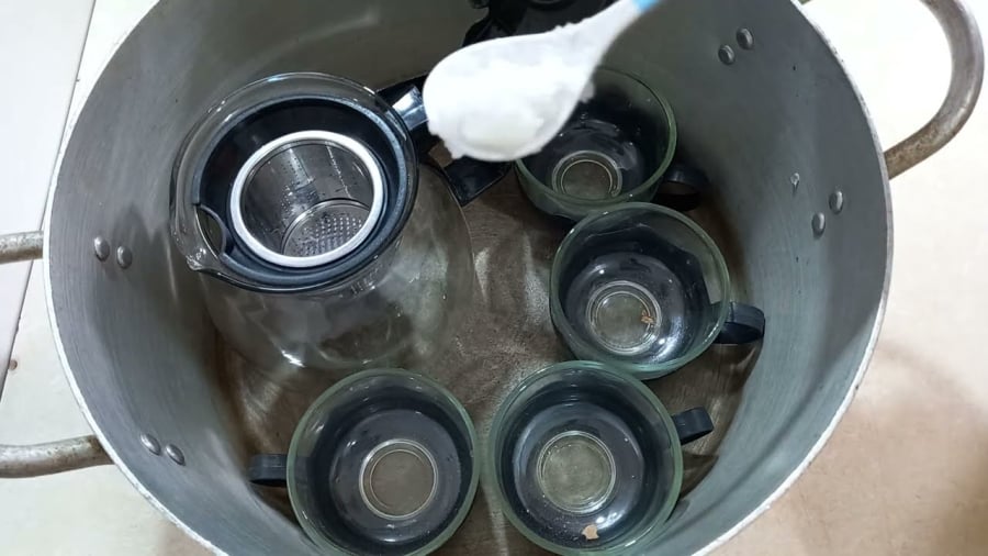Vì sao nên luộc đồ sứ, thủy tinh trước khi dùng