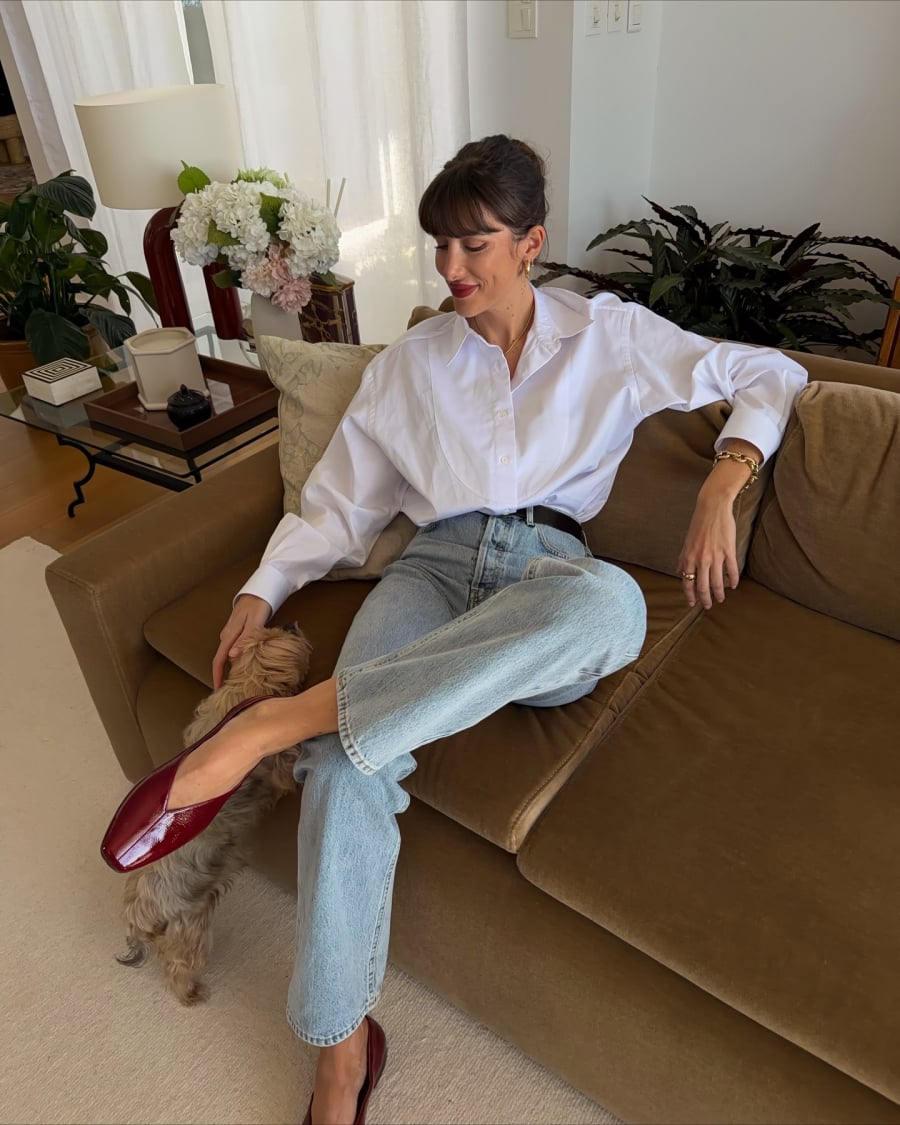 Nếu phải chọn một món đồ đại diện cho phong cách của phụ nữ Pháp, áo sơ mi chắc chắn là ứng cử viên hàng đầu. 