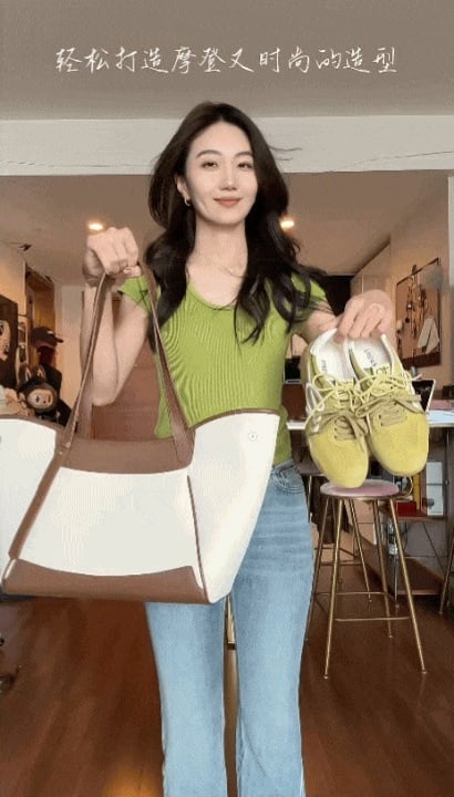 Thiết kế cổ chữ U giúp phần cổ và vai trông thanh thoát hơn, trong khi sắc xanh tươi mát mang lại cảm giác nổi bật nhưng vẫn dễ mặc.
