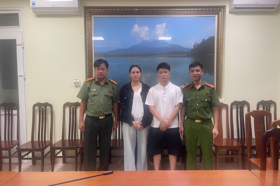 luc-luong-cong-an-ho-tro-nguoi-that-lac-ve-voi-gia-dinh