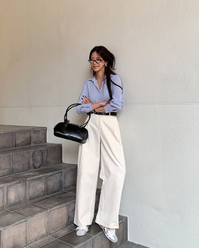 Đây là kiểu phối đồ phù hợp với hầu hết vóc dáng và dễ thích nghi với nhiều môi trường làm việc.