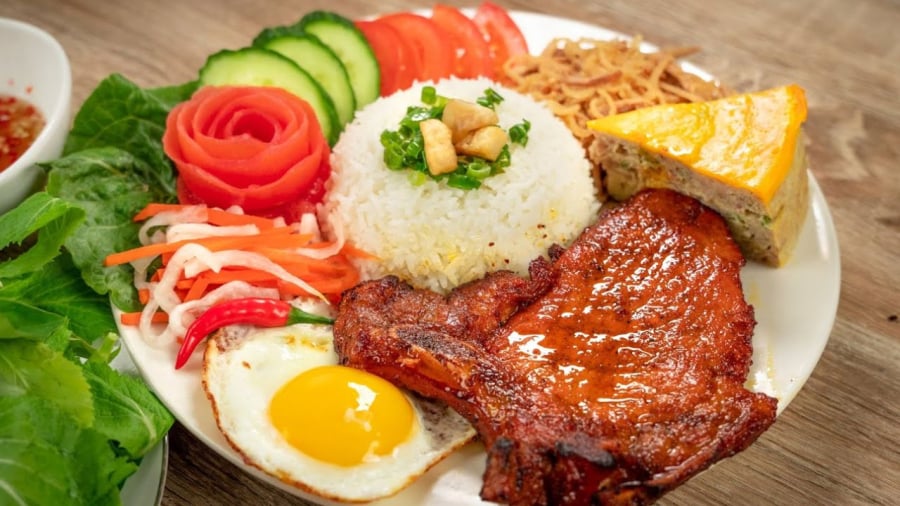 Với món cơm tấm sườn bì, công đoạn ướp thịt nướng đóng vai trò vô cùng quan trọng, ảnh hưởng lớn đến hương vị của Shbet0099 cá cược trực tuyến.    