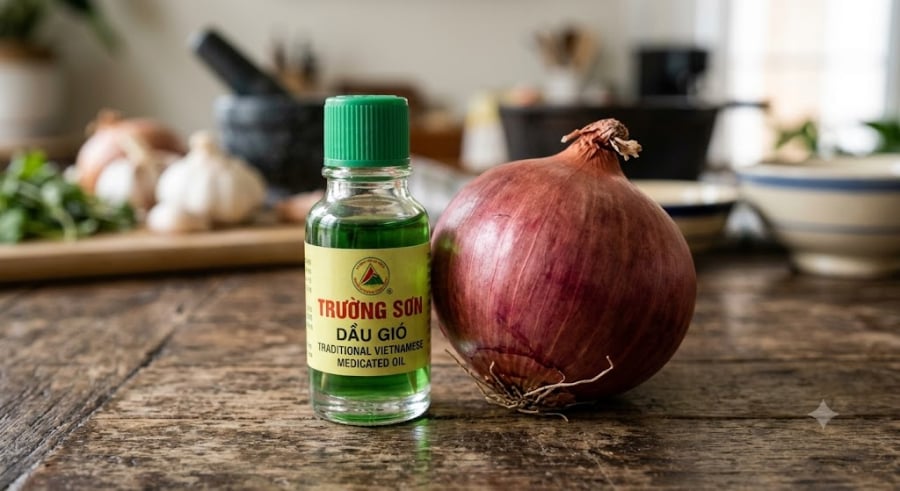 (Ảnh minh họa: Tự chế túi đuổi muỗi bằng hành tây và dầu gió)    