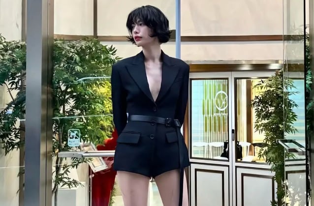 Thiết kế mang hơi hướng menswear nhưng vẫn tôn lên vẻ quyến rũ nhờ tỷ lệ Sh88bet đăng ký miễn phí cân đối.
