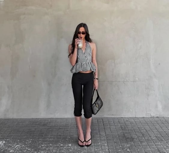Kiểu giày này đặc biệt ăn ý với váy slip dress, chân váy satin, quần linen hoặc các bộ Shbet999 com đăng nhập đồng màu, mang đến diện mạo thanh lịch mà vẫn đậm chất mùa hè.    