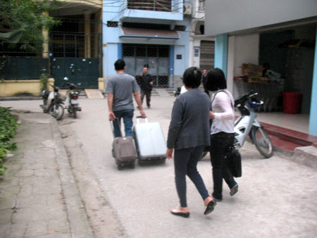 Dân lang thang tìm chỗ ngủ