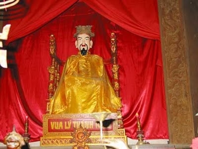 Tượng vua Lý Thánh Tông