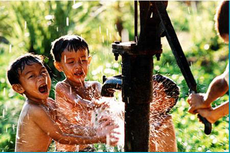 Hãy để trẻ được thích nghi với môi trường tự nhiên