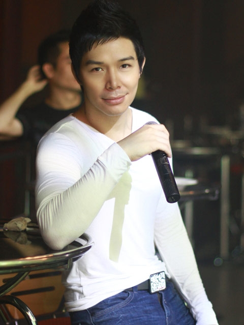 Ca sỹ Nathan Lee