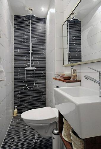 Phòng khách của nhà MC Quỳnh Hoa được thiết kế theo kiểu cổ điển, bàn ghế là gỗ phảng phất nét xưa, thể hiện lòng mến khách của chủ nhân căn nhà