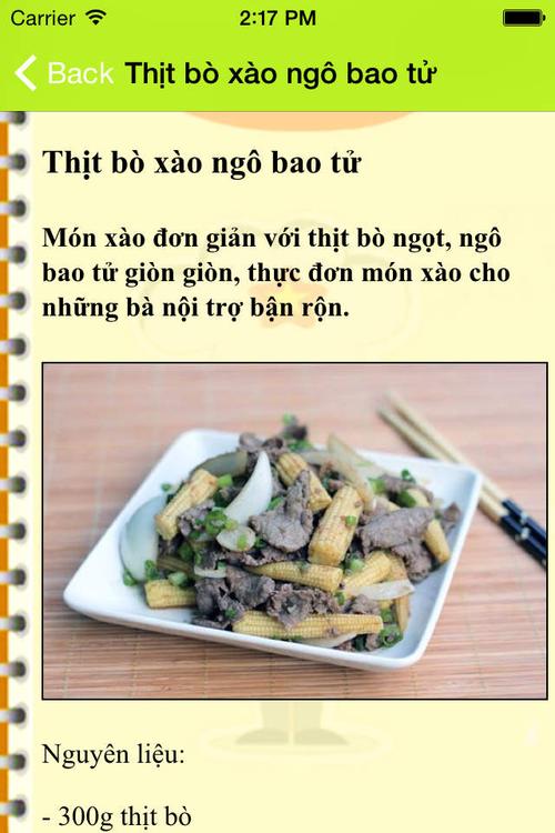 Phòng khách trong căn nhà của Á Hậu Dương Trương Thiên Lý đầy nét cổ xưa, từ họa tiết bàn ghế, tấm hoành phi, tới bộ ấm chén nhỏ xinh và thảm
