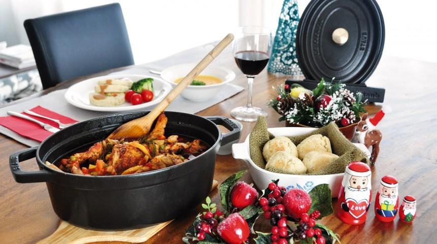 Diễn viên Mai Thu Huyền (bìa phải)