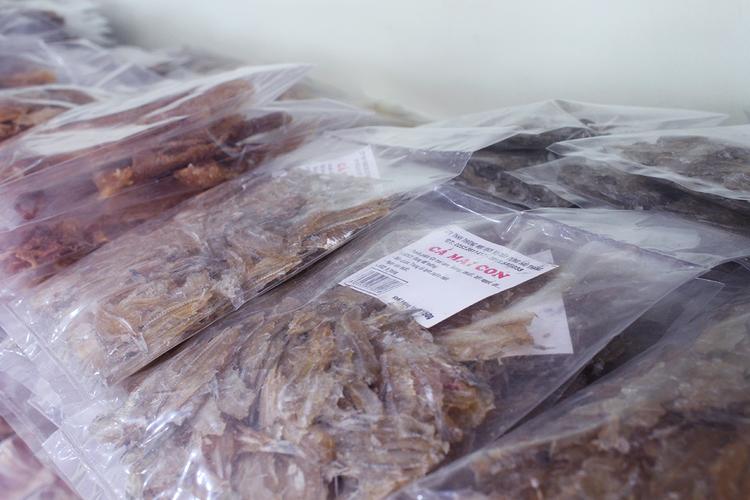 Những đôi mắt của con người bị xưng đỏ, hay thij lực giảm là do khói bụi. Diễn viên Thành Lộc