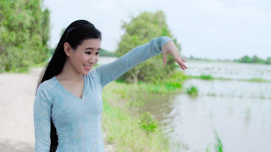 Giáng My góp mặt trong buổi tiệc mừng Victoria Thúy Vy trước ngày lên đường tham dự cuộc thi HHTG với một chiếc đầm vô cùng gợi cảm