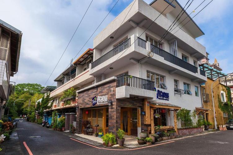 Người dân kéo nhau đi xem tuyết