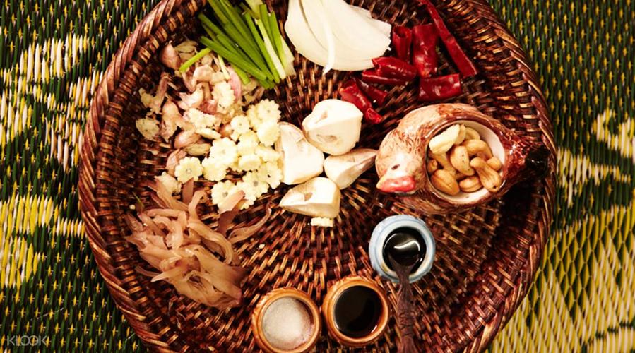 Đầu gối biến dạng của Trương Bá Chi