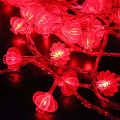 Hình ảnh khó đỡ của Lưu Diệc Phi khi cô uống nước...