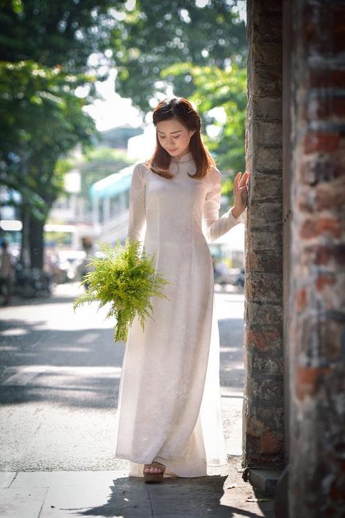 Nằm bên anh mà tôi chỉ thấy chán nản và lo lắng. Ảnh minh họa