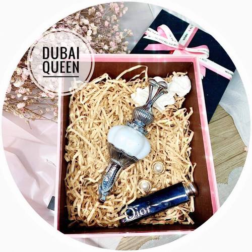 Mộng Mộng là người mẫu Trung Quốc quảng cáo cũng như xuất hiện trên khá nhiều tạp chí thời trang nước ngoài như: Vogue, TONY&GUY,.....